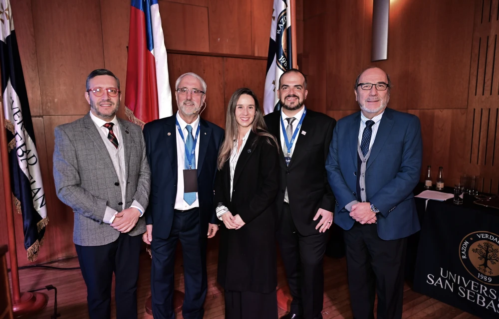 Autoridades USS y Dr. Nicolás Ferraro, presidente SECH