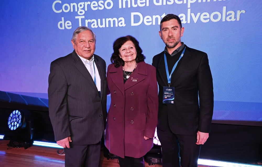 Dr. Milton Ramos, Dra. Gianitsa Georgudis y Dr. Christian Pedemonte