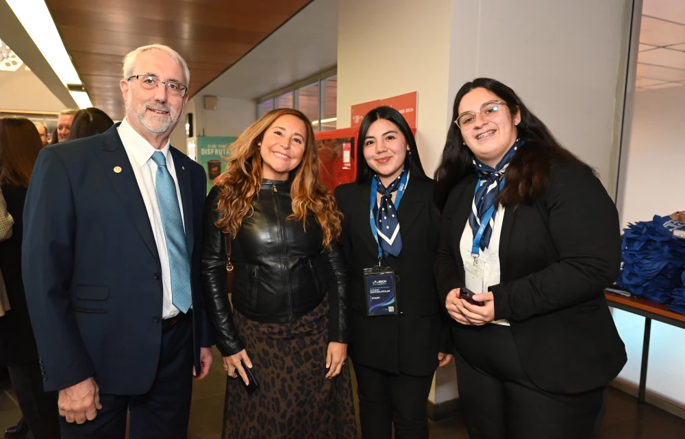 Dr. Paul Abbott y Dra. Alejandra Salinas. Acreditación.